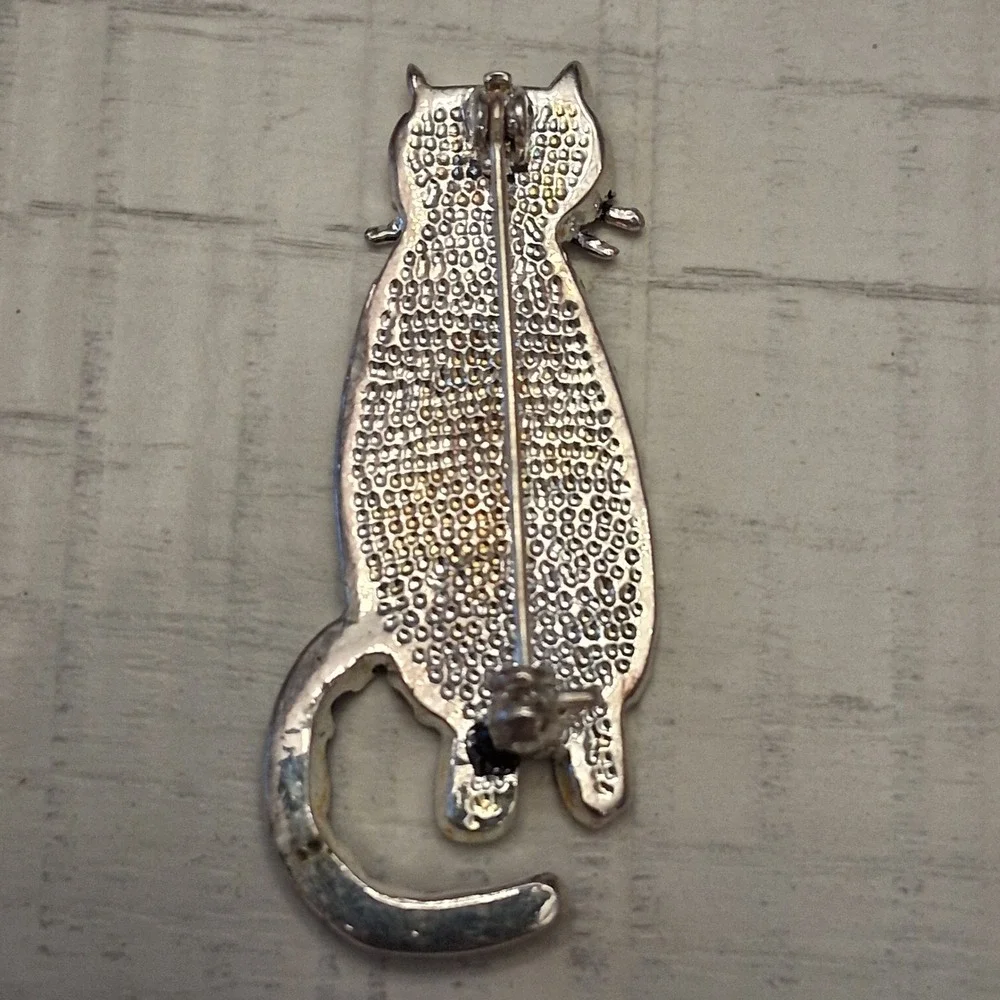Vintage Silver Tone Striped Sitting Cat Brooch Pin Feline Jewelry